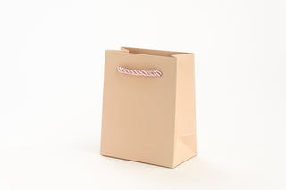 Punga Cadou Premium IUNI, Material Carton, Dimensiuni 9x11x5, Culoare Roz Pudra Cu Maner Roz
