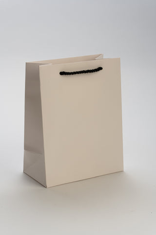 Punga Cadou Premium IUNI, Material Carton, Dimensiuni 18x23x10, Culoare Alba Cu Maner Negru