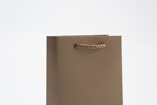 Punga Cadou Premium IUNI, Material Carton, Dimensiuni 17x17x11, Culoare Aurie Cu Maner Auriu