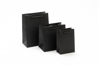 Punga Cadou Premium IUNI, Material Carton, Dimensiuni 18x23x10, Culoare Neagra Cu Maner Negru