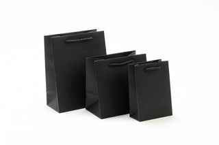 Punga Cadou Premium IUNI, Material Carton, Dimensiuni 18x23x10, Culoare Neagra Cu Maner Negru