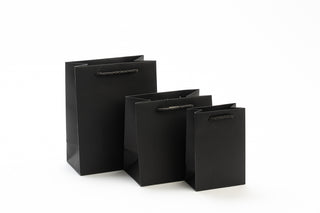 Punga Cadou Premium IUNI, Material Carton, Dimensiuni 11x16x6, Culoare Neagra Cu Maner Negru