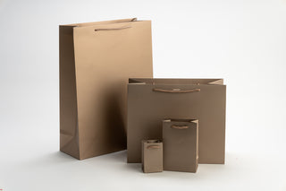 Punga Cadou Premium IUNI, Material Carton, Dimensiuni 32x26x15, Culoare Aurie Cu Maner Auriu
