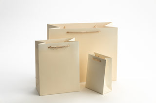 Punga Cadou Premium IUNI, Material Carton, Dimensiuni 32x26x15, Culoare Crem Cu Maner Crem