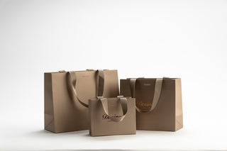 Punga Cadou Premium IUNI, Material Carton, Dimensiuni 25x20x11, Culoare Aurie Cu Maner Auriu Inchis