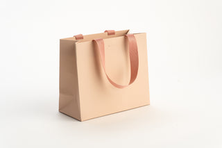 Punga Cadou Premium IUNI, Material Carton, Dimensiuni 25x20x11, Culoare Roz Pudra Cu Maner Roz