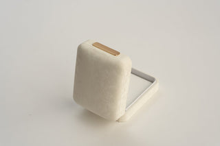 Cutie Bijuterii Premium pentru Pandantiv, Velur, Alb, 7.5x9.5x4.5 cm
