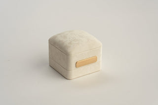 Cutie Bijuterii Premium pentru Inel, Velur, Alb, 6.5x6.5x5.5 cm
