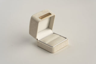 Cutie Bijuterii Premium pentru Inel, Velur, Alb, 6.5x6.5x5.5 cm