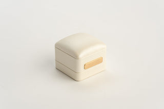 Cutie Bijuterii Premium pentru Inel, Velur, Crem, 6.5x6.5x5.5 cm