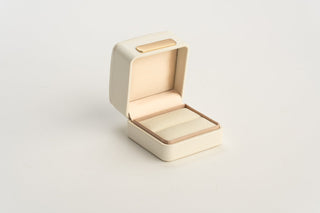 Cutie Bijuterii Premium pentru Inel, Velur, Crem, 6.5x6.5x5.5 cm