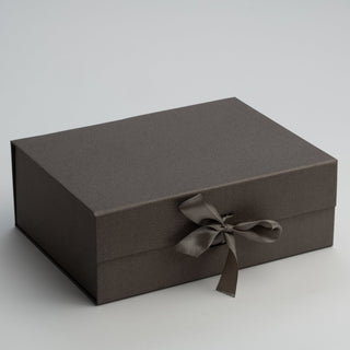 Cutie Cadou Pliată Premium cu Panglică și Sclipici, Carton, Gri, 31.5x26x10.5 cm