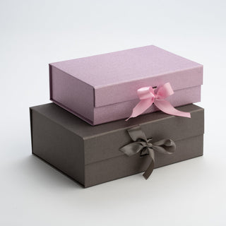 Cutie Cadou Pliată Premium cu Panglică și Sclipici, Carton, Roz, 26x19x8 cm