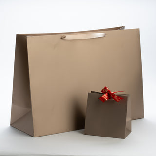 Punga Cadou Premium IUNI, Material Carton, Dimensiuni 57x40x20, Culoare Aurie Cu Maner Auriu – imagine 3