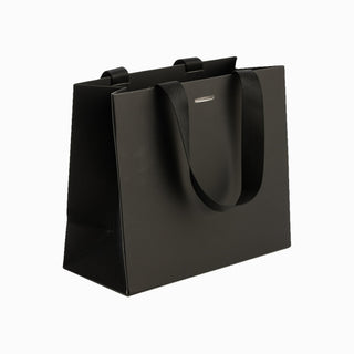 Punga Cadou Premium IUNI, Material Carton, Dimensiuni 25x20x11, Culoare Neagra Cu Maner Negru