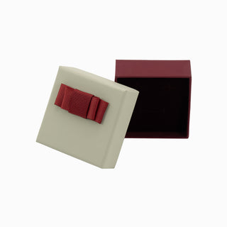 Cutie bijuterii din carton multifunctiune cu fundă bordo, 6x6x2.5 cm, gri cu bordo